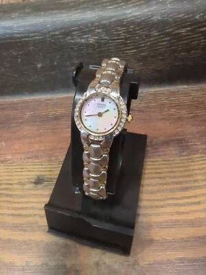 Reloj Citizen Mujer Dos Tonos Plata Oro Diamante Madreperla Batería Nueva  Foto 1 de 4