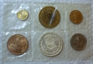 1965 MEXICO - COMPLETE BU UNC SET (5) w/ SILVER PESO & MEXICAN TOKEN - SEALED - Picture 1 of 8