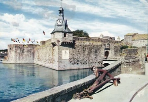 CARTE POSTALE . BRETAGNE. CONCARNEAU. La ville close, remparts. années 70. neuve - Picture 1 of 1