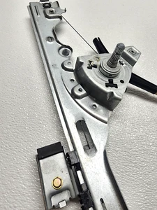 For 1999-2007 Chevrolet GMC Manual Crank Window Regulator Front Right Silverado - Picture 1 of 18