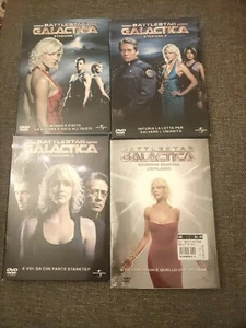 BATTLESTAR GALACTICA SERIE COMPLETA 1-4 22 DVD - Foto 1 di 2