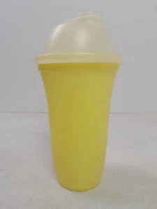 Vintage gelber Tupperware Shaker 844-4 mit Einsatz 846-2 und Deckel Mixbehälter - Bild 1 von 7
