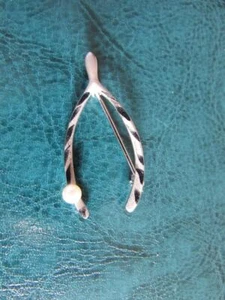 Vintage Theda Sterlingsilber geätzte Querlenker Anstecknadel/Brosche mit künstlicher Perle - Bild 1 von 1