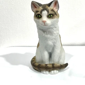 "Porcelana Sólida 3.5"" Gato Tabby y Blanco Acabado Mate De Pie Ojos Verdes Hambrientos" - Imagen 1 de 6