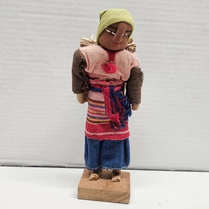 Vintage Guatemala Stoff Holz Figur 8,5" mit Ständer Südamerikanische Volkskunst Puppe - Bild 1 von 11