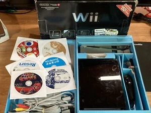 Nintendo Wii CIB - 8 Games Included - GameCube compatible - Picture 1 of 4