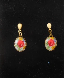 Vintage Pierced Earrings Sweet Painted Pink Roses Dangle Drop Gold Tone 3/4"Long - Picture 1 of 1
