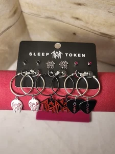 Schlaf Medaille Gitarre Plektrum und Ohrhänger Hot Topic Gefäß 6er Set - Bild 1 von 2
