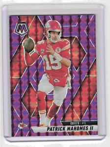 2025 Mosaico Patrick Mahomes Viola Prizm /49 SP Kansas City Chiefs #200 - Foto 1 di 2