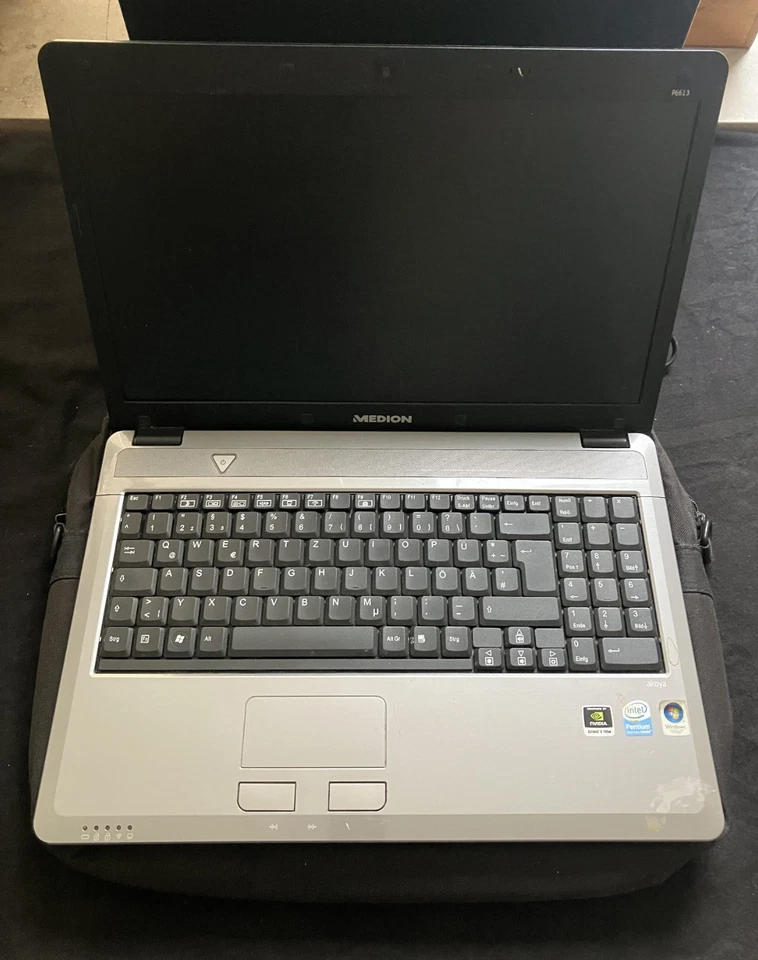 MEDION MD 97440 NOTEBOOK LAPTOP WINDOWS mit Tasche - Bild 1 von 4