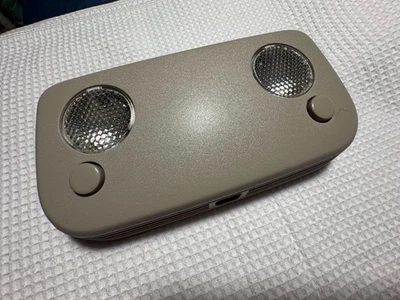 Ford Mustang 2010 montado en la parte delantera OEM interior domo luz con micrófono, gris claro Foto 1 de 4