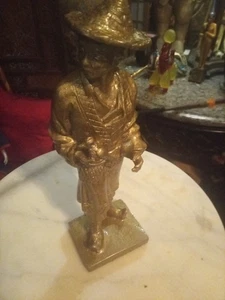 Estatua asiática de metal sosteniendo pájaro - Imagen 1 de 6