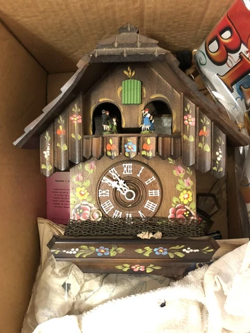 VINTAGE WORKING CUCKOO CLOCK Cover
