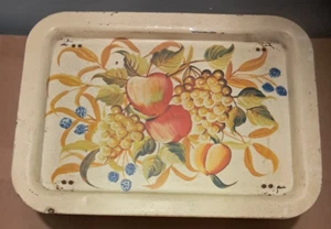 BANDEJA DE REGAZO DE METAL VINTAGE CON PATAS Y FRUTA OXIDADA BUEN ESTADO UG24 - Imagen 1 de 4