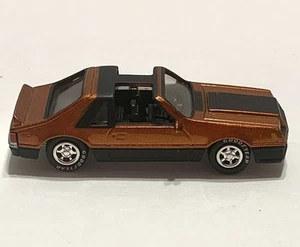 Johnny Lightning 1979 Ford Mustang 1:64 kupfer/schwarz T-Top RR Reifen - Bild 1 von 8