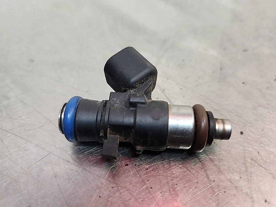 2017 Polaris Ranger XP 900 OEM Fuel Injector 2521068 - Image 1 of 2