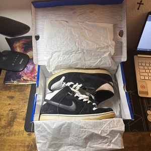 8137) 2011 Nike Dunk Mid Pro SB Black/White 314383-013 Men’s Size 8.5 Light Wear - Picture 1 of 7
