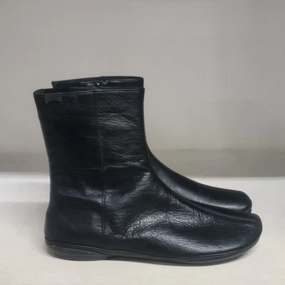 Bota derecha Camper negra para mujer talla 10M Foto 1 de 4