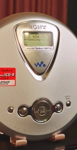 Excelente sonido Sony D-NE300 Atrac3Plus MP3 CD Walkman ~ pantalla gráfica y de texto - Imagen 1 de 6