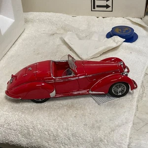 1937 Alfa Romeo Convertible 2900B red in 1:24 scale by Franklin Mint - Picture 1 of 12