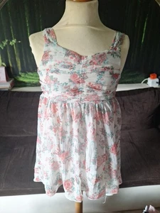 Kleid Trägerkleid Mädchen kurzarm Gr. 134 C&A Tüllkleid Rosen Blümchen  - Bild 1 von 7