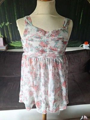 Kleid Trägerkleid Mädchen kurzarm Gr. 134 C&A Tüllkleid Rosen Blümchen  - Bild 1 von 4