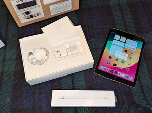 Apple iPad 6th Generation 32GB Wi-Fi  9.7in. - Silver plus Apple Pencil. - Picture 1 of 11