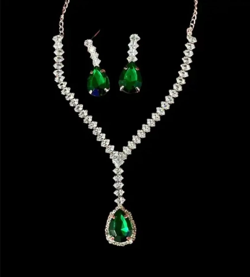 Juego de joyas AD piedra verde inspirada en Radhika Ambani Foto 1 de 2