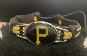 Pittsburg Pirates Bracelet - Picture 1 of 2