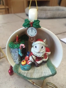 ENESCO ADORNO NAVIDAD: ACOGEDOR FINAL COPA: #10 UNA TAZA DE ALEGRÍA: SANTA MOUSE NUEVO - Imagen 1 de 6