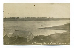 East Orleans MA Meeting House Pond, mensaje describe escena, postal RPPC - Imagen 1 de 3