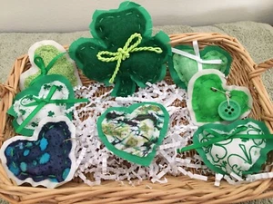PRIMITIVE ST PATRICKS DAY SET OF 8 MINI'S HEARTS/SHAMROCK BOWL FILLERS #2 - Picture 1 of 6