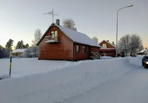 Charmantes Backsteinhaus mit großem Grundstück in Mittelschweden - Bild 1 von 7