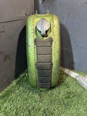 Tanque de combustible Honda CB200, 1974-76 con almohadilla de goma, tapa de combustible Foto 1 de 4