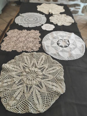 Lot de 7 napperons Vintage faits main. Différentes tailles, Formes et coloris. - Photo 1/4
