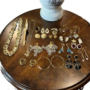 Vintage To Now Mixed Jewelry Lot, Gold Gold Tone - Picture 1 of 10