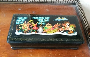 Vintage Russian Paper Mache Lacquered Hand Painted Large Trinket Box Signed - Picture 1 of 2