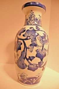 Porcelain Blue & White Vase Vine Pattern 6" tall Lovely Design  - Picture 1 of 6