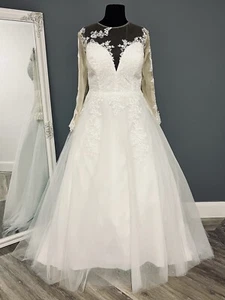 Size 24/26 Long Sleeve Wedding Dress - Picture 1 of 13