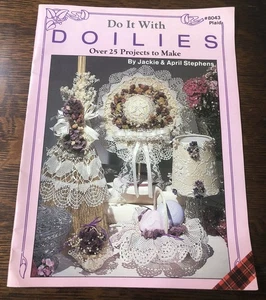 Vintage 1985 Do It With Doilies Booklet #8043 Plaid - Over 25 Projects to Make - Bild 1 von 8