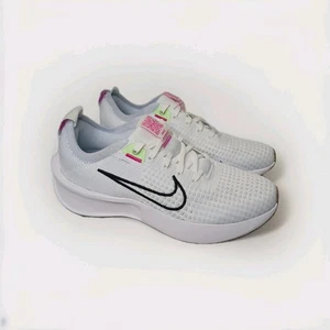 Nike Interact Run Women's Size 7.5 White Athletic Running Shoes Sneakers - Picture 1 of 8