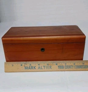 Lane Miniatur Zeder Truhe Verkäufer Probe Grad Geschenk Akron Ohio ohne Schlüssel - Bild 1 von 13