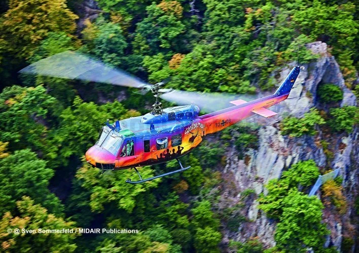 REVELL 03867 1/32 Bell UH-1D' Goodbye Huey' - Image 1 of 1