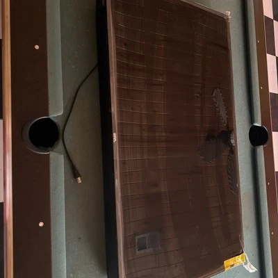 Brand New | 45-inch Roku Flatscreen TV |Wrapper attached to screen|With Remote - Image 1 of 2