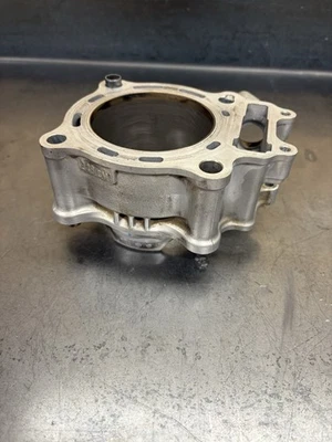 Jarro de cilindro OEM Honda CRF250R 2004  - Imagem 1 de 4