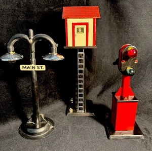 Vintage O Scale Marx Tin Switchman's Train Tower Stop Light & Main Street Lamp - Picture 1 of 10