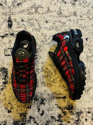 Nike Mujer Talla 9 Air Max Plus TN SE Tenis Rojo Negro Tartán Cuadros AV9955-001 Foto 1 de 4