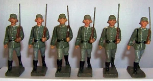Lineol 6 German Soldiers Marching #1 - Picture 1 of 2