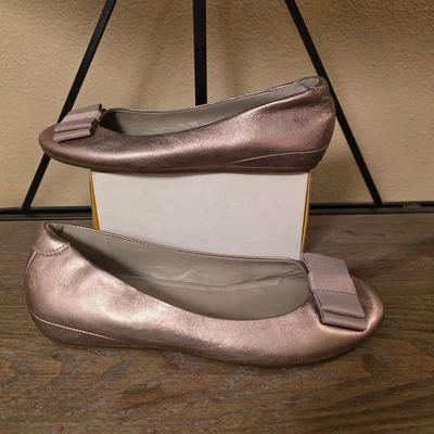 Zapatos cómodos Ecco metálicos de cuero dorado rosa para ballet con detalle de lazo 7 Foto 1 de 4