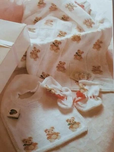 Beautiful Baby TEDDY COT BLANKET BIB BOOTEES (134) - Picture 1 of 1